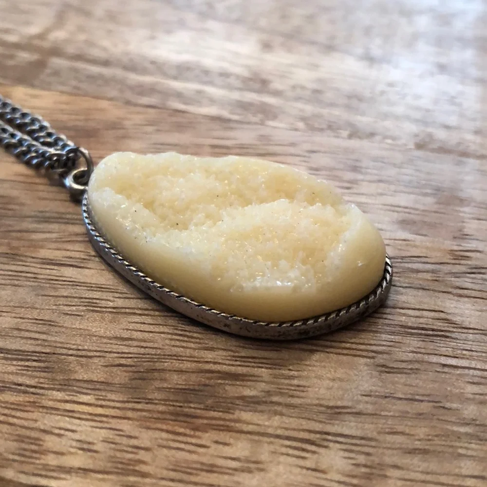 77kids Cream Druzy Stone Silver Chain Necklace